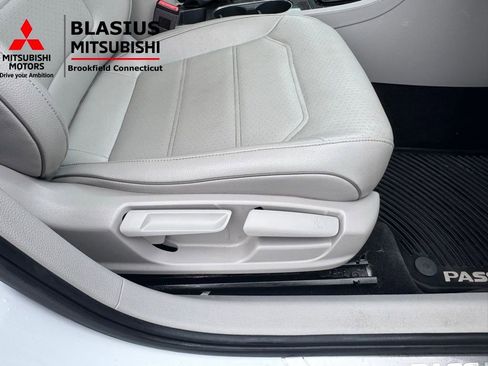 Used 2018 Volkswagen Passat 2.0T SE image 30