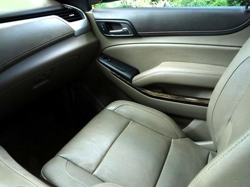 Used 2017 GMC Yukon SLT image 12