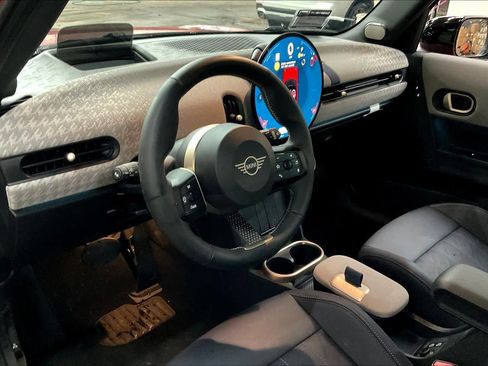 Certified 2025 MINI Cooper 4-Door Hardtop image 17