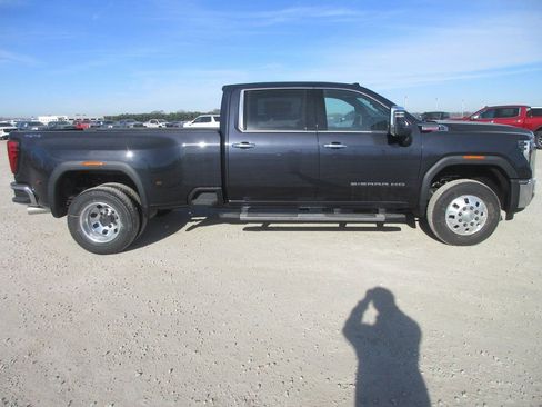 New 2026 GMC Sierra 3500 SLT w/ SLT Premium Package AWD/4WD image 3