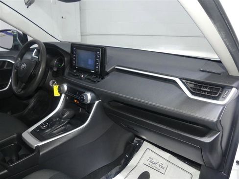 Used 2021 Toyota RAV4 LE image 23