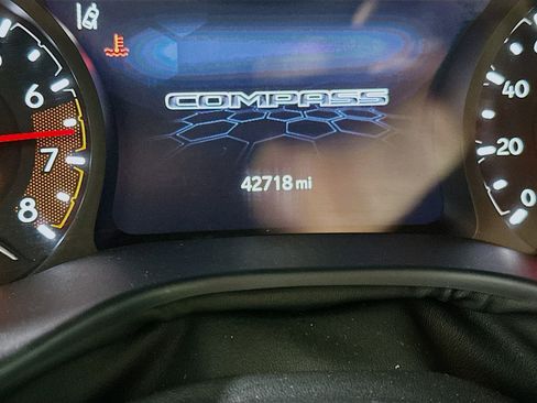 Used 2025 Jeep Compass Limited image 19