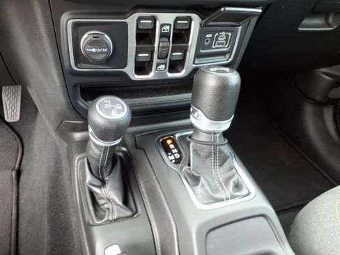 Used 2024 Jeep Wrangler Unlimited Sahara AWD/4WD image 21