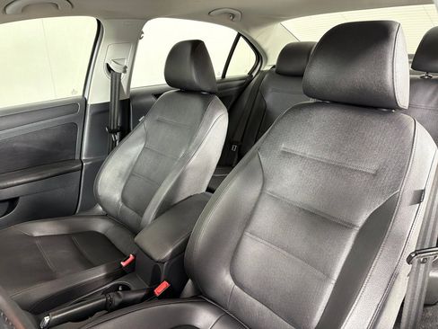 Used 2012 Volkswagen Jetta SE FWD image 13