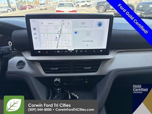 Used 2025 Ford Explorer Active image 3