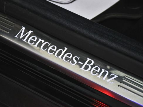 Used 2022 Mercedes-Benz GLC 300 4MATIC Coupe image 11