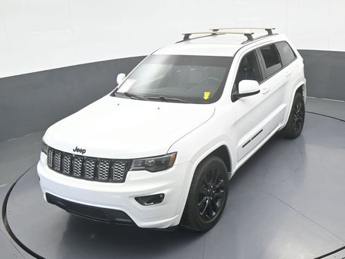 Used 2018 Jeep Grand Cherokee Altitude image 41