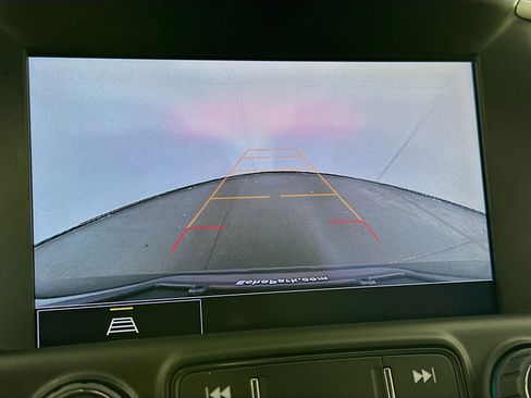 Used 2024 GMC Terrain SLT image 22