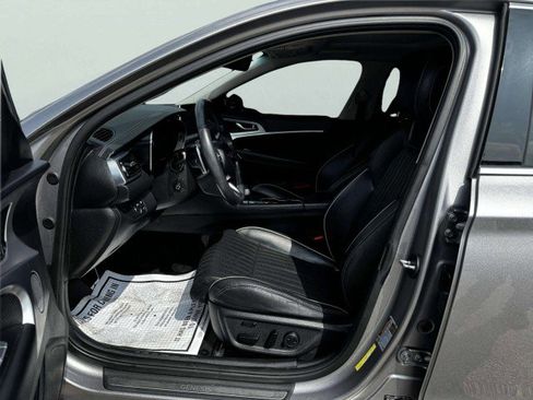 Used 2021 Genesis G70 3.3T RWD image 17