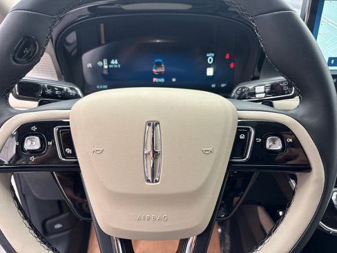 New 2026 Lincoln Corsair Premiere image 16