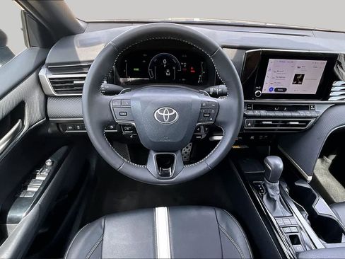 Used 2025 Toyota Camry SE FWD image 6