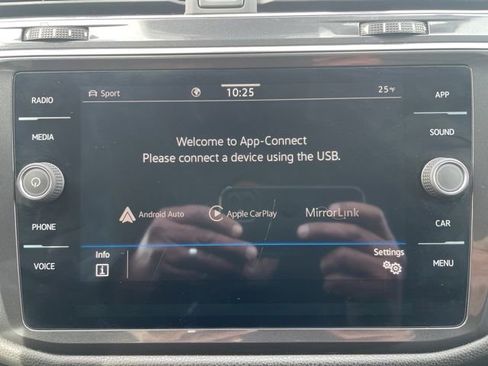 Used 2023 Volkswagen Tiguan SE image 15