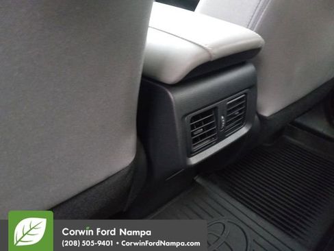 Used 2022 Toyota Venza LE image 27