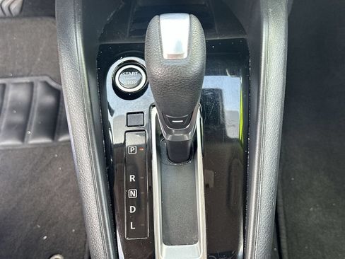 Used 2024 Nissan Versa SR FWD image 27