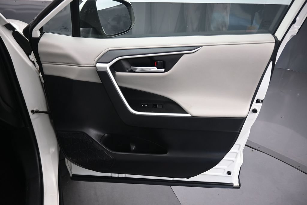 Used 2019 Toyota RAV4 Limited w/ Carpet Mat Package AWD/4WD image 40