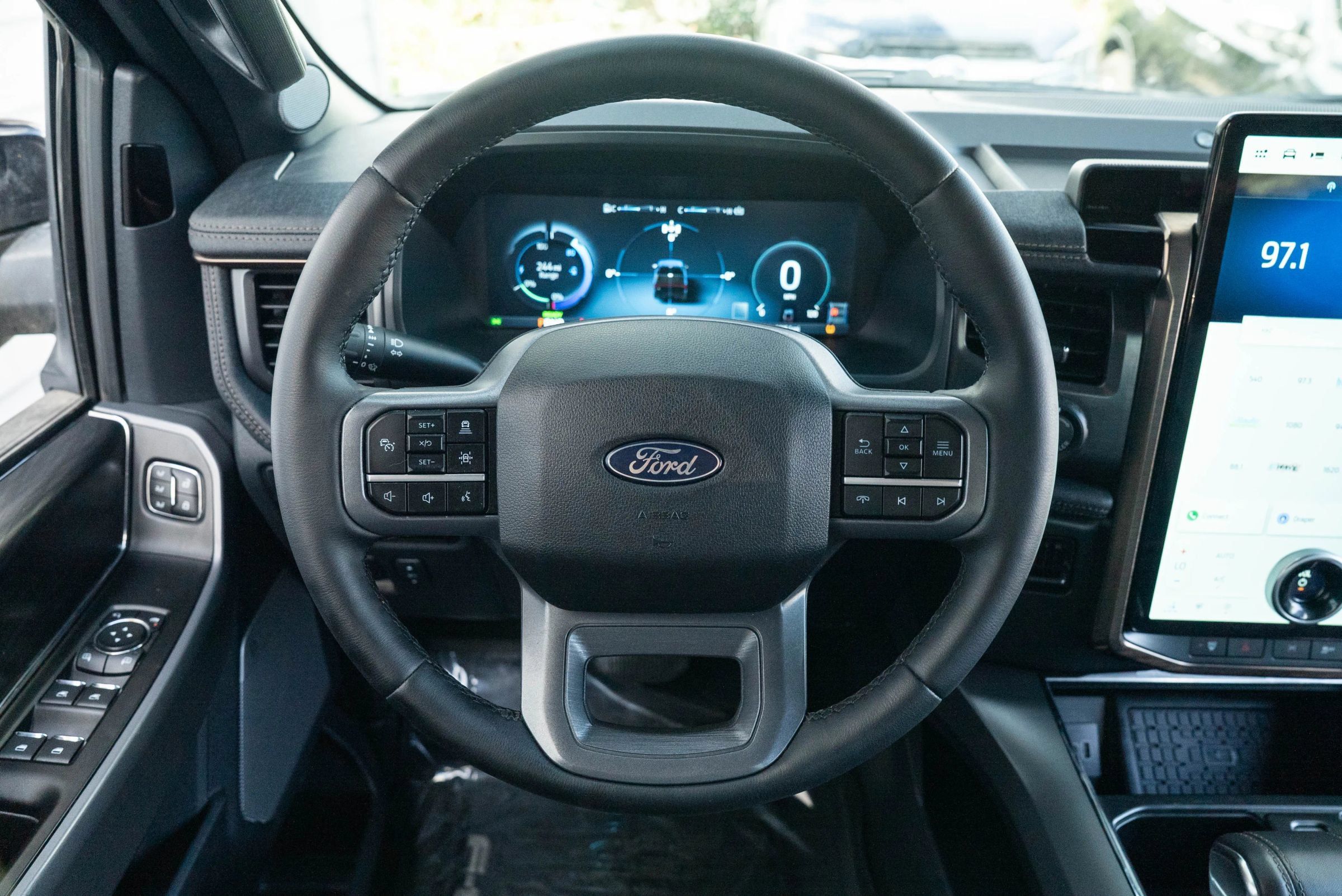 Used 2025 Ford F150 Lightning Lariat AWD/4WD image 9