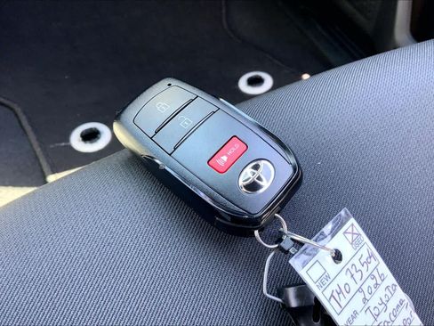 Used 2026 Toyota Tacoma TRD Sport RWD image 14