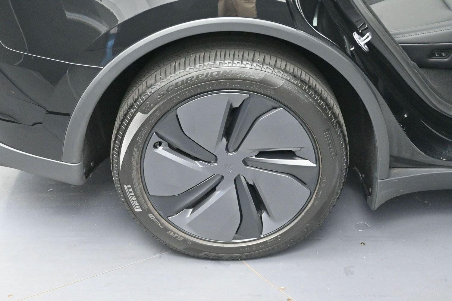 Used 2026 Tesla Model Y 2WD image 31