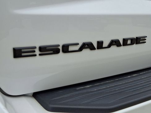 Certified 2023 Cadillac Escalade ESV Premium Luxury image 38