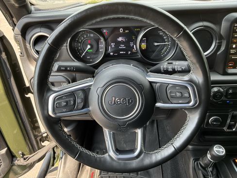 Used 2023 Jeep Wrangler Unlimited Sahara w/ Cold Weather Group AWD/4WD image 18