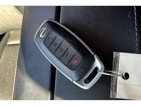 Used 2024 Nissan Rogue SV image 11