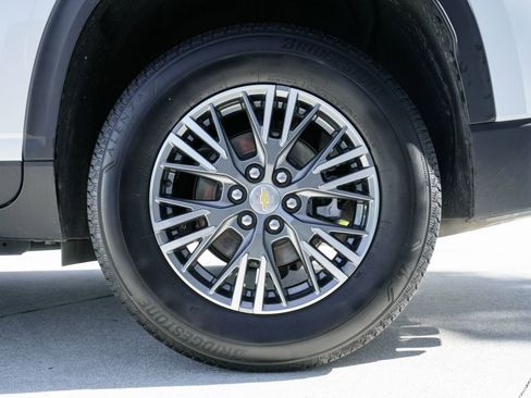 Used 2024 Chevrolet Traverse LT image 29