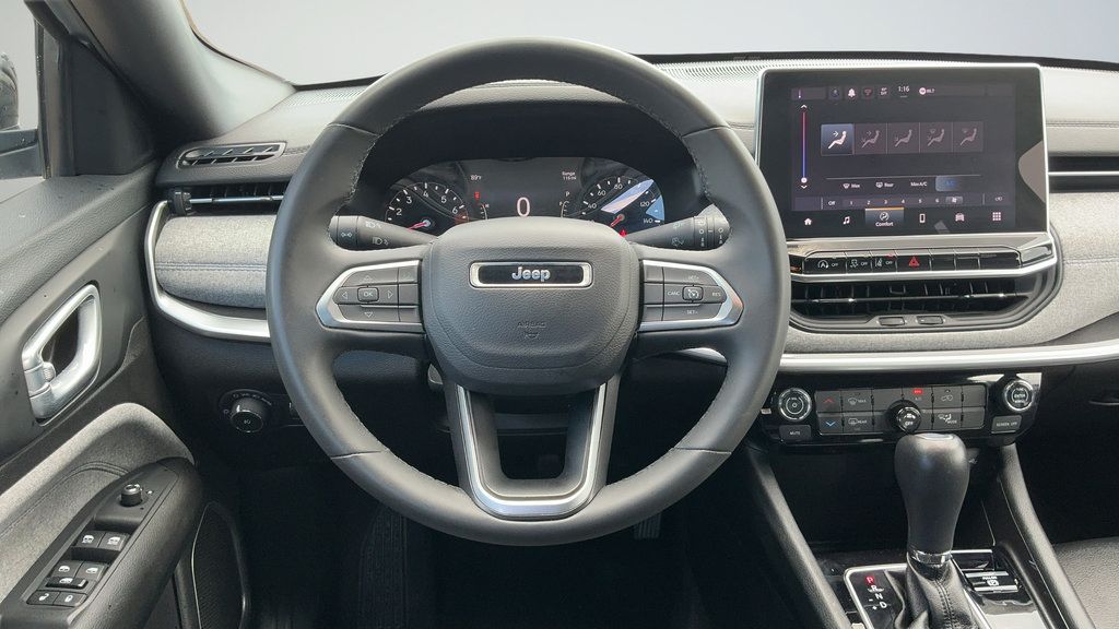 Used 2024 Jeep Compass Latitude AWD/4WD image 9