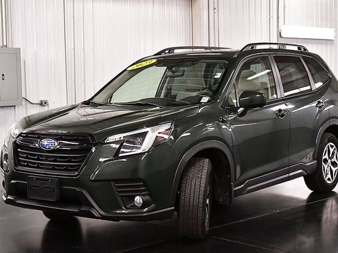 Used 2023 Subaru Forester Premium image 3