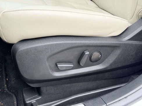 Used 2022 Ford Edge Titanium image 19