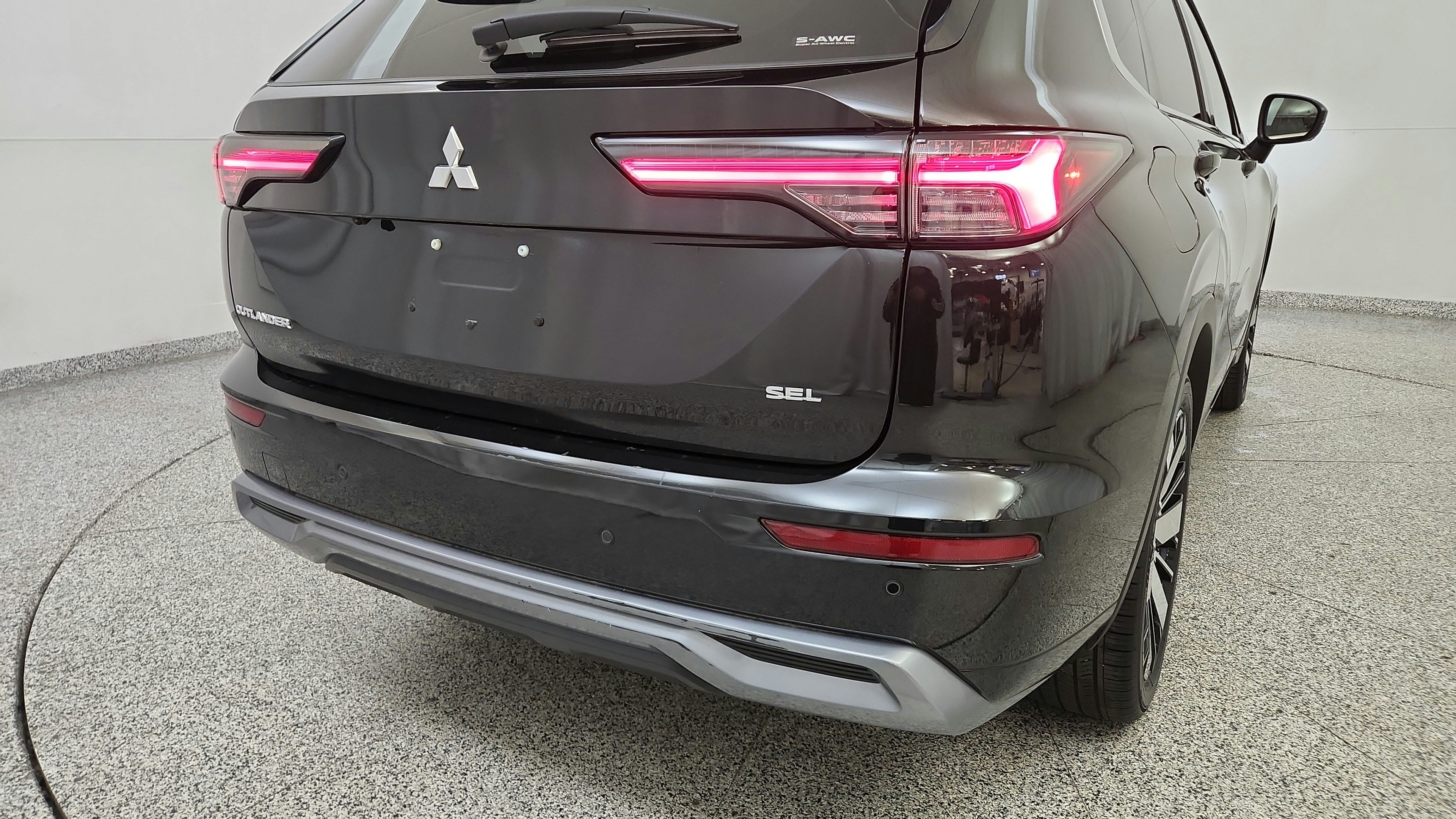 Used 2025 Mitsubishi Outlander AWD image 32