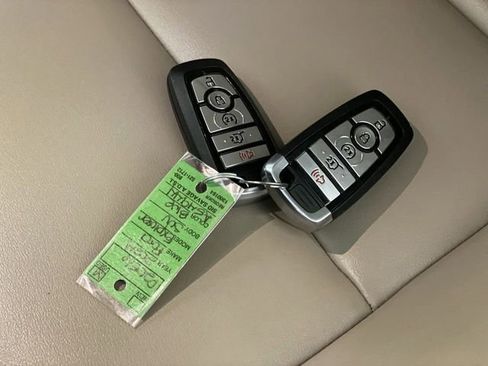 Used 2024 Ford Explorer XLT w/ Equipment Group 202A RWD image 19