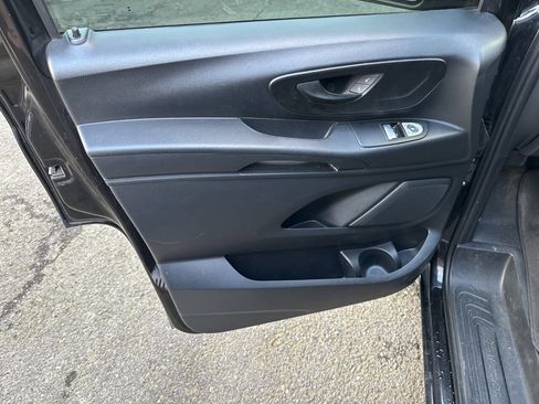 Used 2018 Mercedes-Benz Metris Passenger image 12