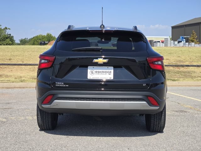 Used 2025 Chevrolet Trax LT FWD image 6