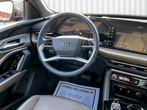 Used 2025 Audi Q5 Premium w/ Convenience Package image 8