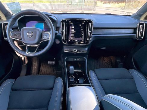 Used 2023 Volvo XC40 Recharge Ultimate image 18