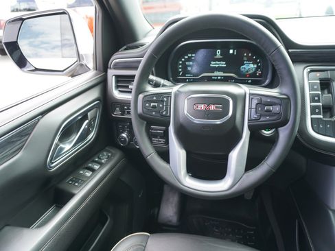 Used 2023 GMC Yukon SLT w/ SLT Luxury Package AWD/4WD image 18