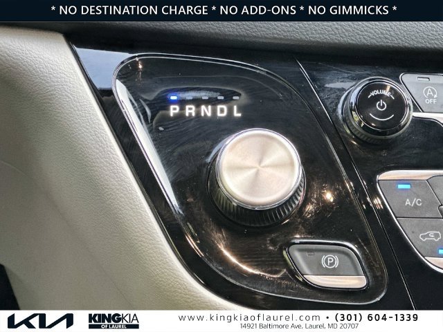 Used 2023 Chrysler Pacifica Touring-L FWD image 7