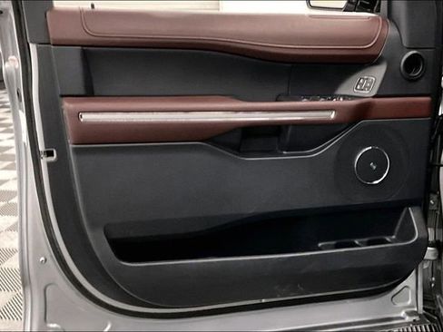 Used 2022 Ford Expedition Max Limited image 19