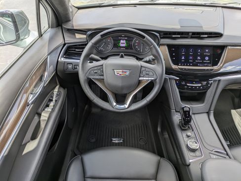 Used 2025 Cadillac XT6 Premium Luxury w/ Platinum Package AWD/4WD image 15