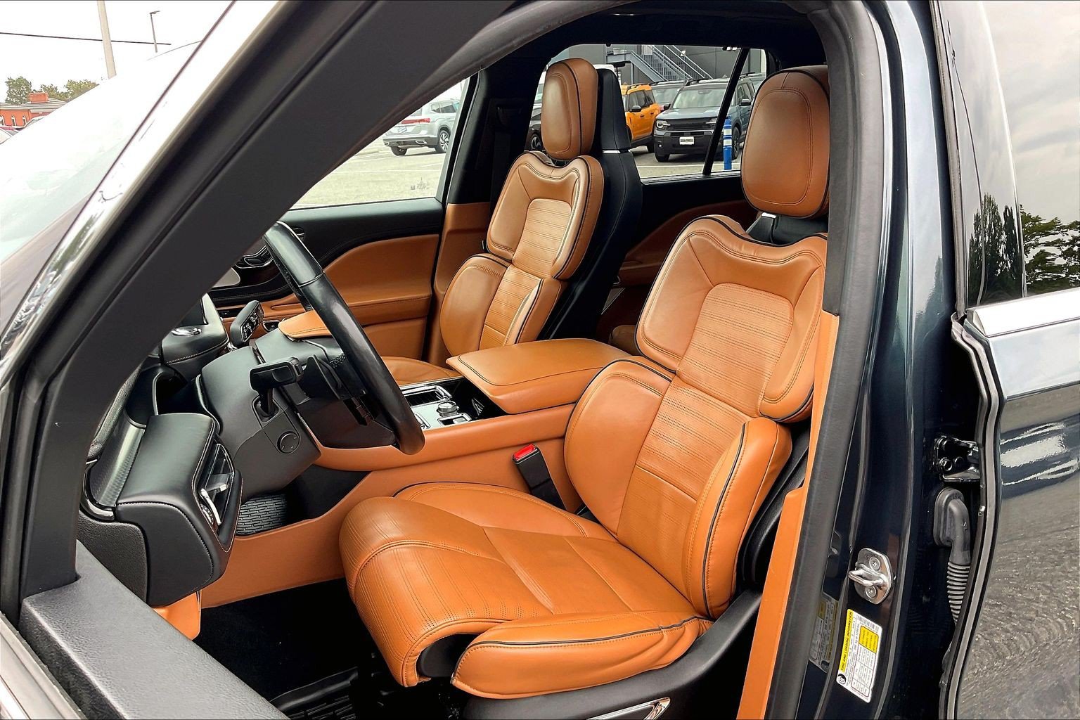 Used 2020 Lincoln Aviator Black Label Grand Touring AWD/4WD image 25