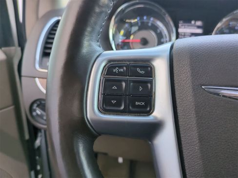 Used 2011 Chrysler Town & Country Limited image 23