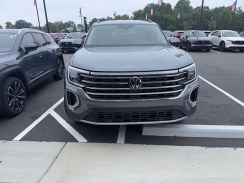 Used 2024 Volkswagen Atlas SE AWD/4WD image 2