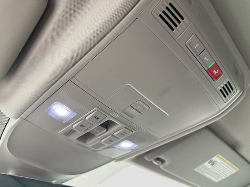 Certified 2025 Volkswagen Taos SEL image 15