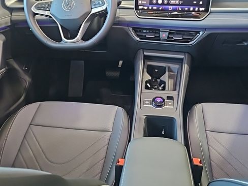 New 2026 Volkswagen Tiguan SE image 25