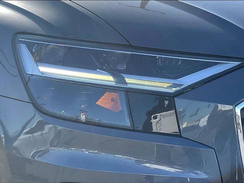 Used 2019 Audi Q8 Premium image 29