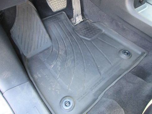 Used 2025 Toyota Sienna Platinum AWD/4WD image 30