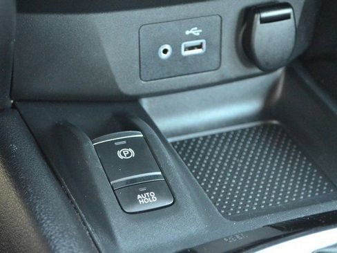 Used 2022 Nissan Rogue Sport SV w/ Technology Package image 23