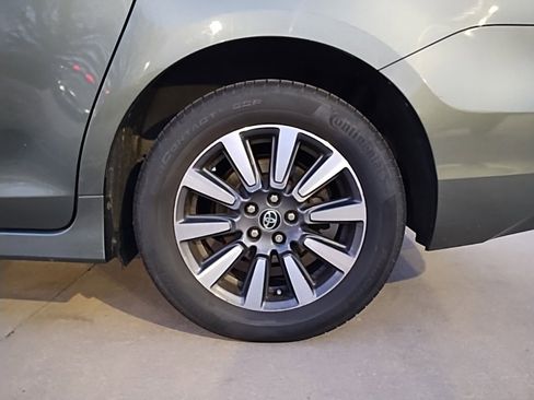 Used 2018 Toyota Sienna Limited Premium image 17