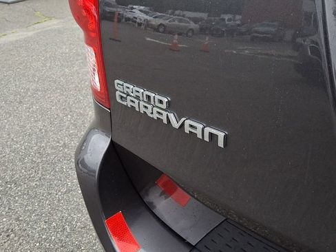 Used 2016 Dodge Grand Caravan SE FWD image 38