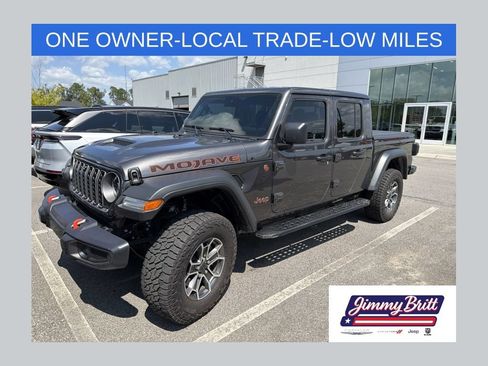 Used 2025 Jeep Gladiator Mojave w/ Safety Group AWD/4WD image 1